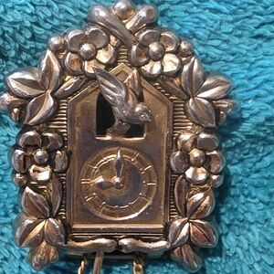 Elegant Gold Floral Cuckoo Clock Fur-clip